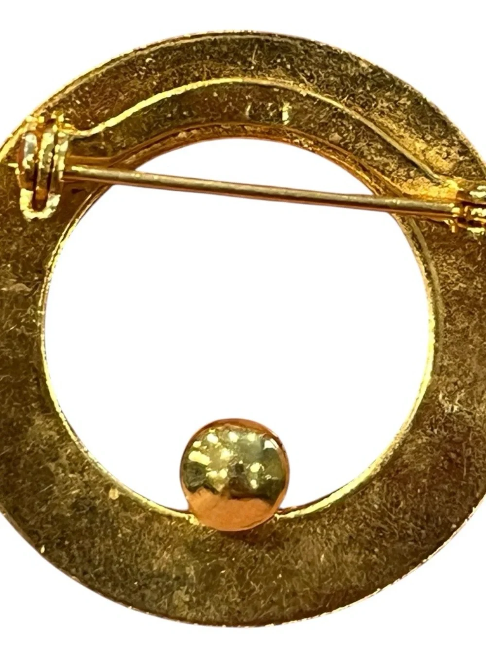 1960s Gold-Tone Circular Brooch with faux Pearl Accent - Women Jewelry